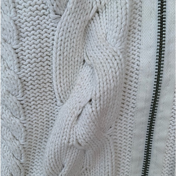 ❤️ABSOLUTELY PERFECT CABLE KNIT ZIPPERED SWEATER IN SIZE LARGE❤️ - Picture 3 of 10